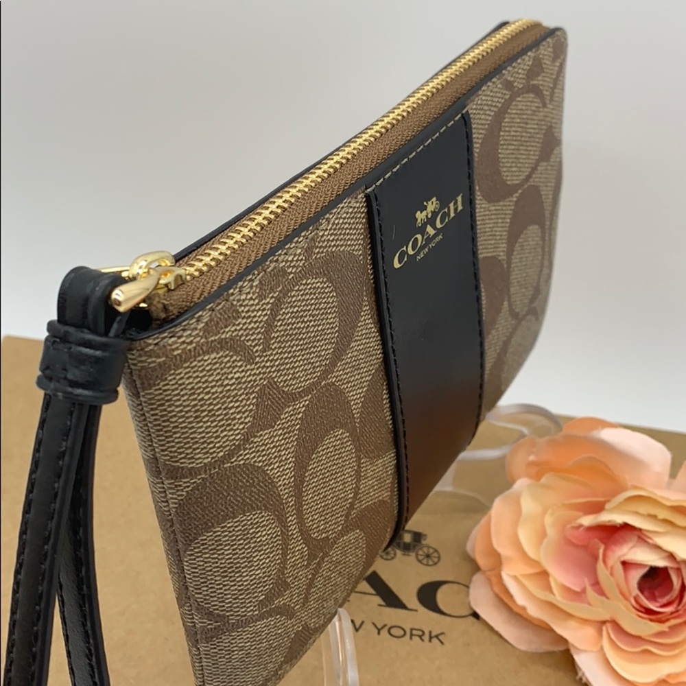 COACH Corner Zip Wristlet In Signature Canvas - Picture 3 of 8